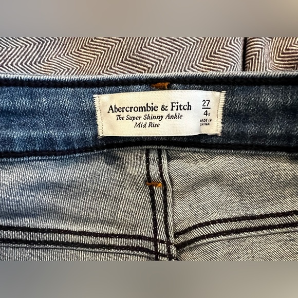 Abercrombie & Fitch Super Skinny Ankle Mid Rise Jean - Picture 4 of 4